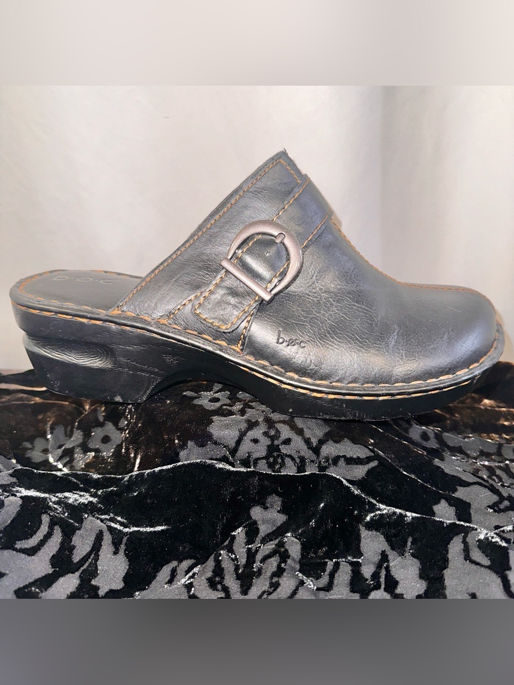 b.o.c. Women's Black Leather Slip-On Clog with Buckle Size 10